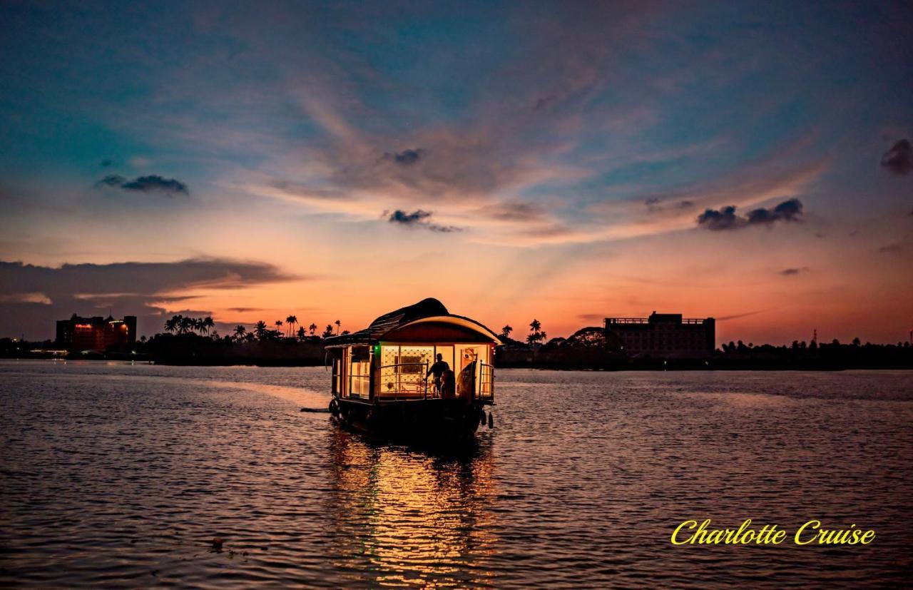 Hotel Charlotte Cruise House Boat Alappuzha Exterior foto
