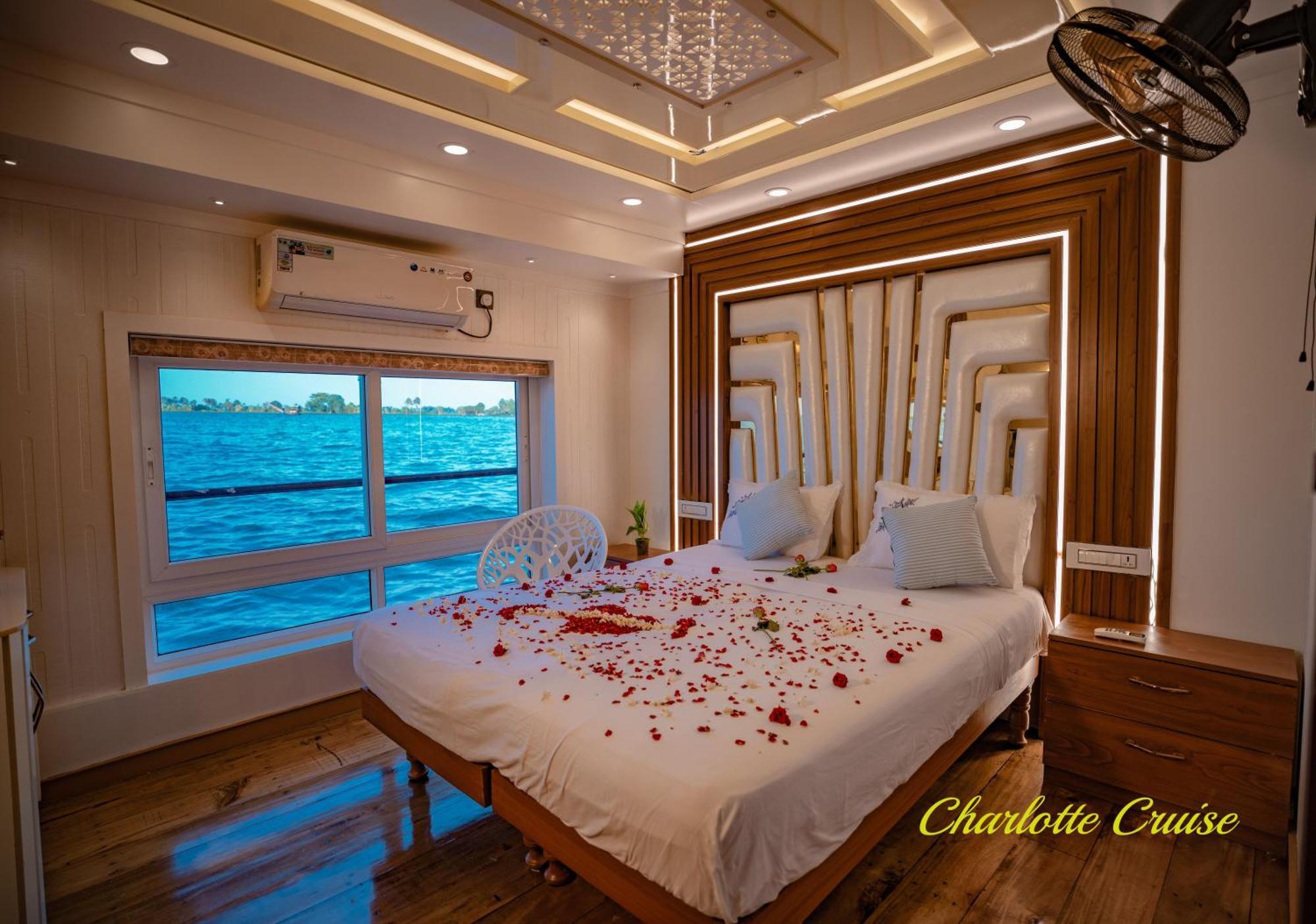 Hotel Charlotte Cruise House Boat Alappuzha Exterior foto